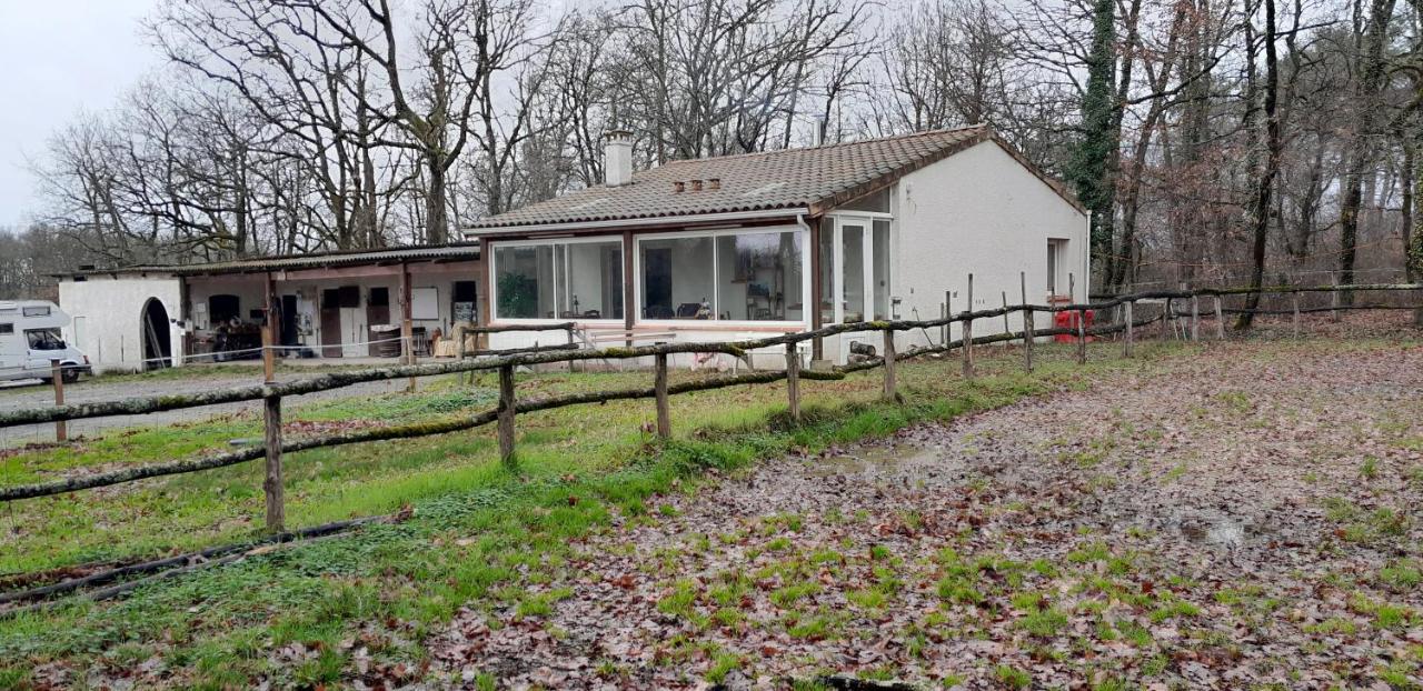Вилла Ferme Equestre Des Abrons Pailloles Экстерьер фото